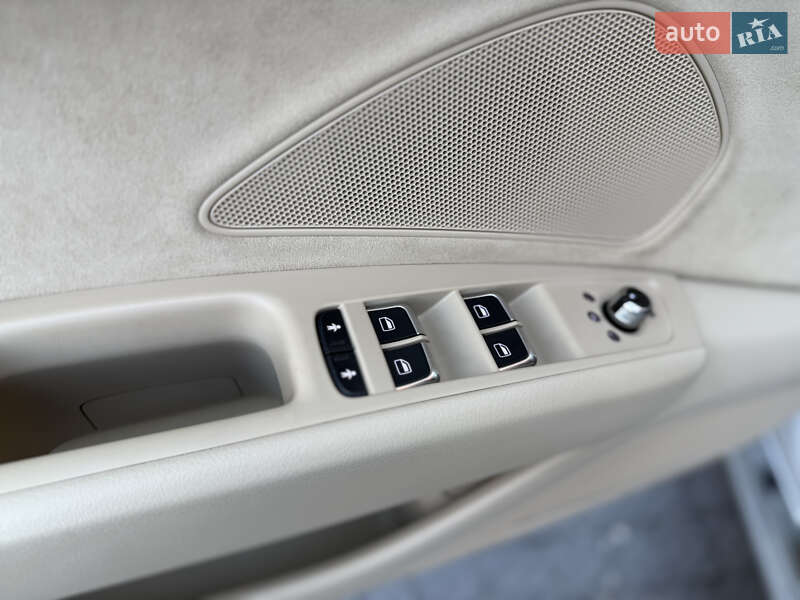 Седан Audi A8 2015 в Львове