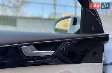 Седан Audi A8 2015 в 