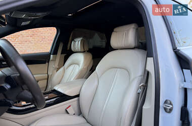 Седан Audi A8 2015 в 
