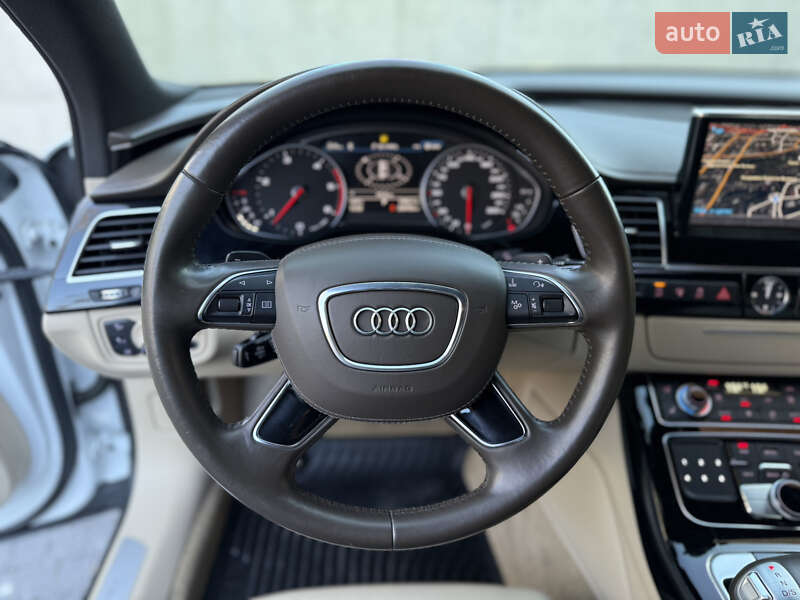 Седан Audi A8 2015 в Львове