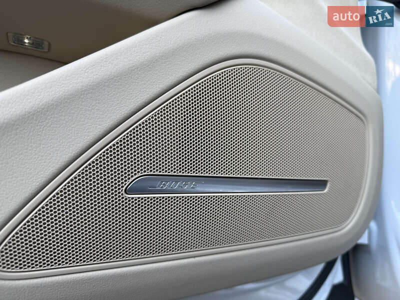 Седан Audi A8 2015 в Львове