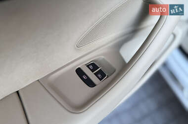 Седан Audi A8 2015 в 