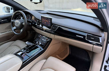 Седан Audi A8 2015 в 