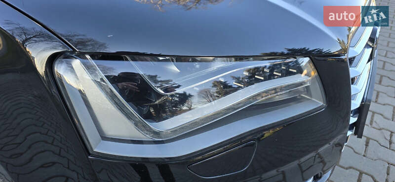 Седан Audi A8 2010 в Черновцах