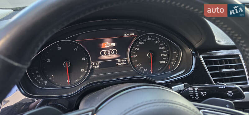 Седан Audi A8 2010 в Черновцах