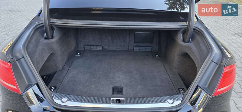 Седан Audi A8 2010 в Черновцах