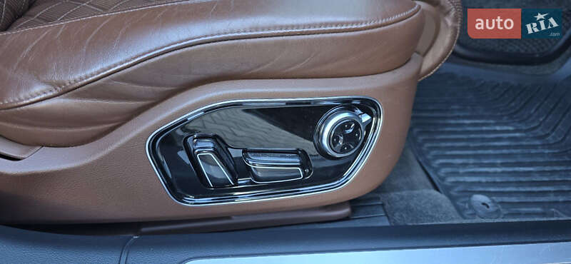 Седан Audi A8 2010 в Черновцах