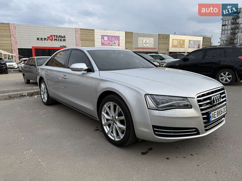 Седан Audi A8 2012 в Днепре