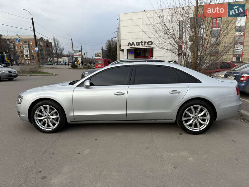 Седан Audi A8 2012 в Днепре