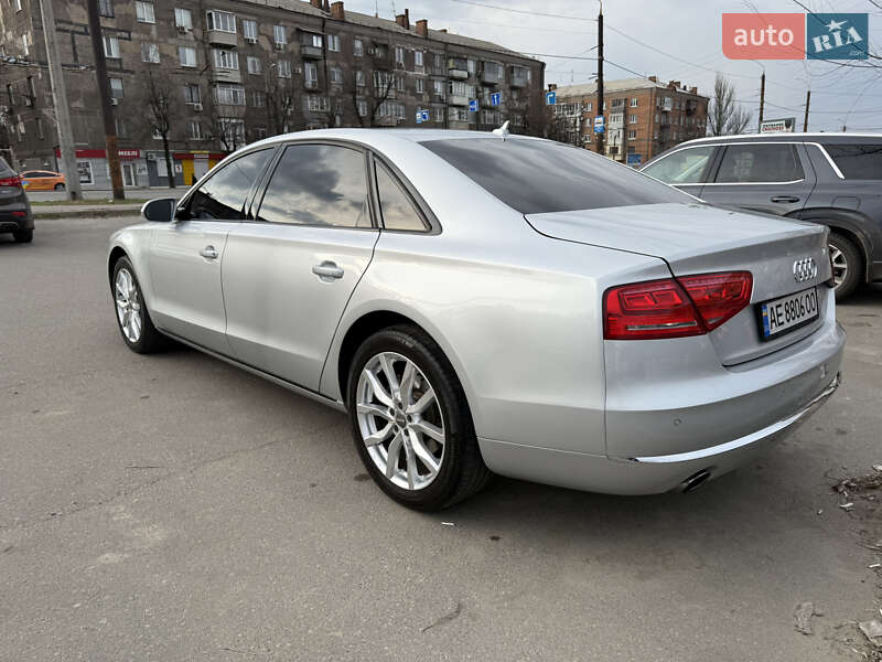 Седан Audi A8 2012 в Днепре