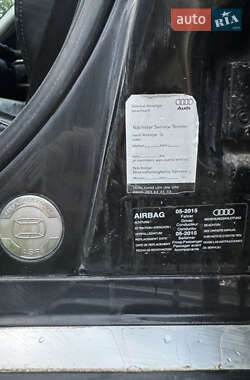 Седан Audi A8 2000 в 