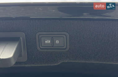 Седан Audi A8 2018 в 