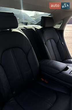 Седан Audi A8 2015 в 