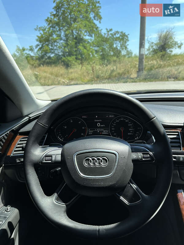 Седан Audi A8 2011 в Запоріжжі