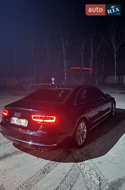 Седан Audi A8 2012 в 