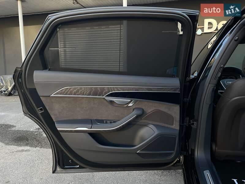 Седан Audi A8 2021 в Киеве