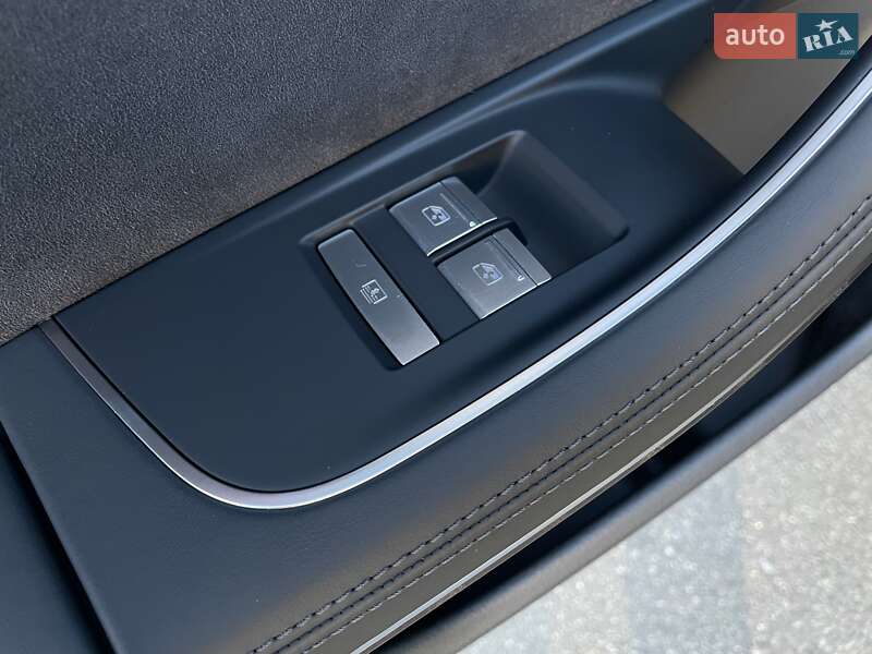 Седан Audi A8 2021 в Киеве