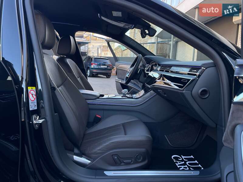 Седан Audi A8 2021 в Киеве