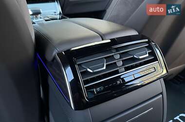 Седан Audi A8 2021 в 