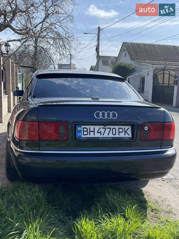 Седан Audi A8 2000 в 