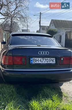 Седан Audi A8 2000 в 