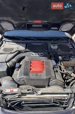 Седан Audi A8 2000 в 