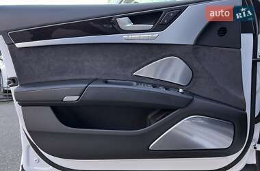 Седан Audi A8 2011 в 