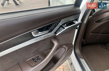 Седан Audi A8 2012 в 