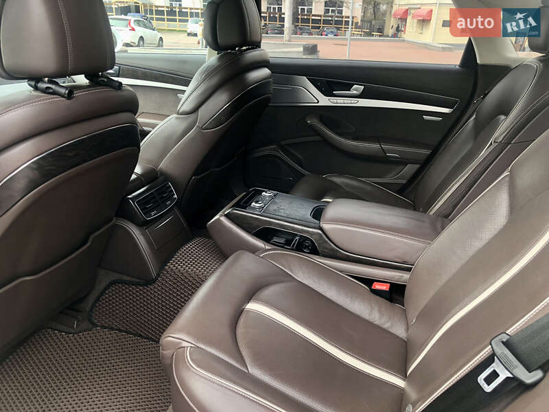 Седан Audi A8 2012 в Києві