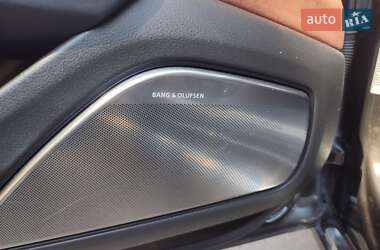 Седан Audi A8 2012 в 