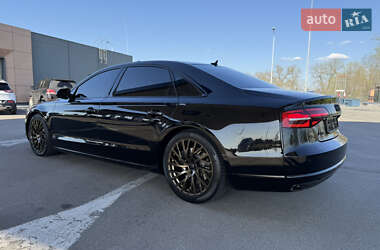 Седан Audi A8 2015 в 