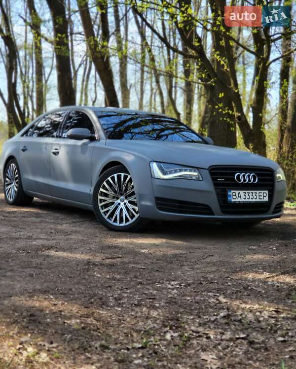 Седан Audi A8 2012 в Знаменке