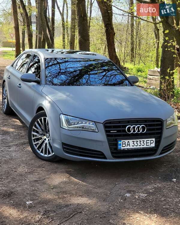 Седан Audi A8 2012 в Знаменке