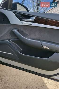 Седан Audi A8 2012 в Знаменке