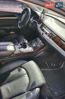 Седан Audi A8 2012 в Знаменке