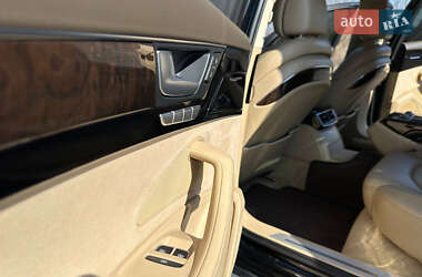 Седан Audi A8 2013 в Одесі