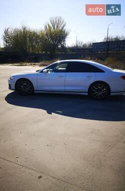 Седан Audi A8 2021 в 