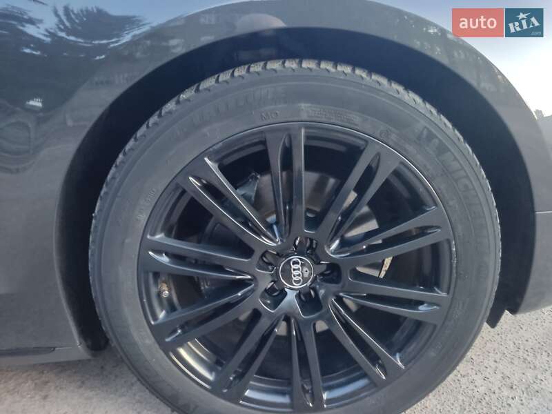 Седан Audi A8 2013 в Житомире