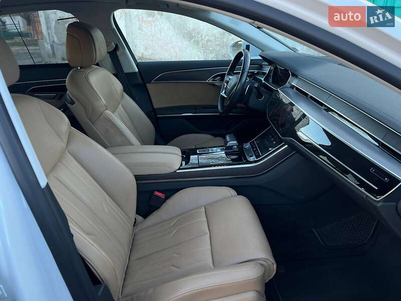 Седан Audi A8 2018 в Миколаєві