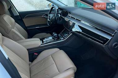 Седан Audi A8 2018 в 