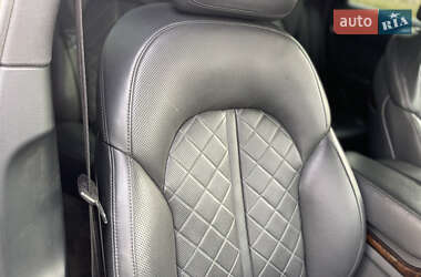 Седан Audi A8 2010 в 
