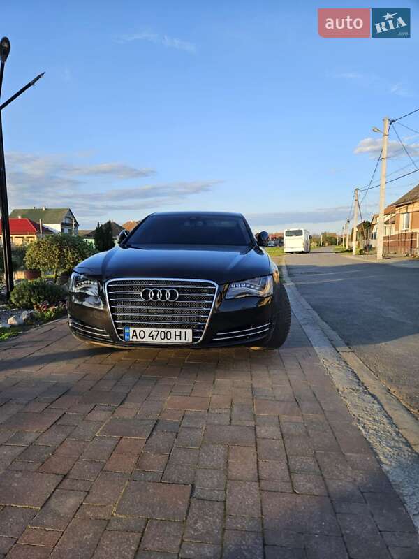 Седан Audi A8 2011 в 