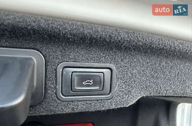 Седан Audi A8 2012 в 