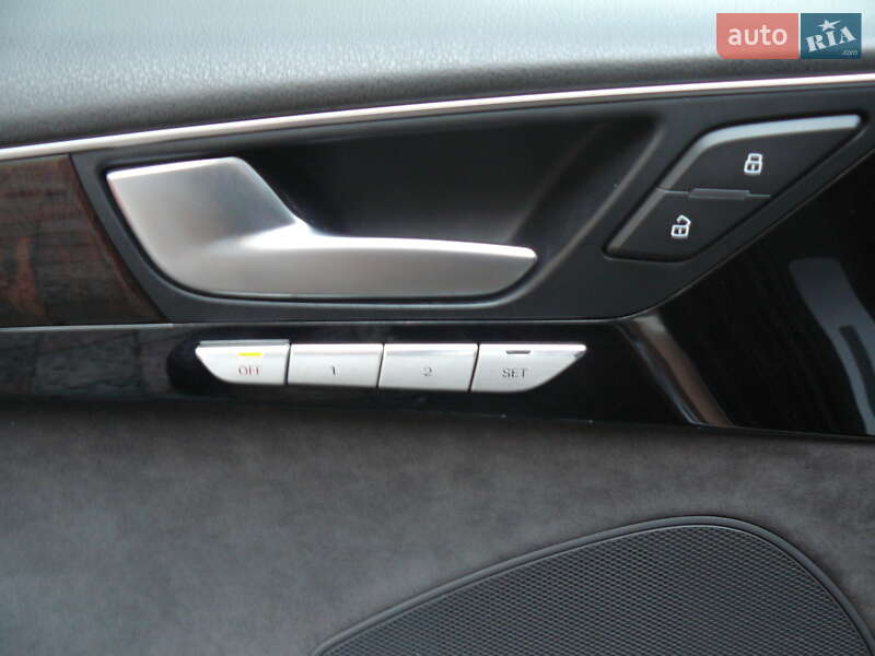 Седан Audi A8 2013 в Ивано-Франковске