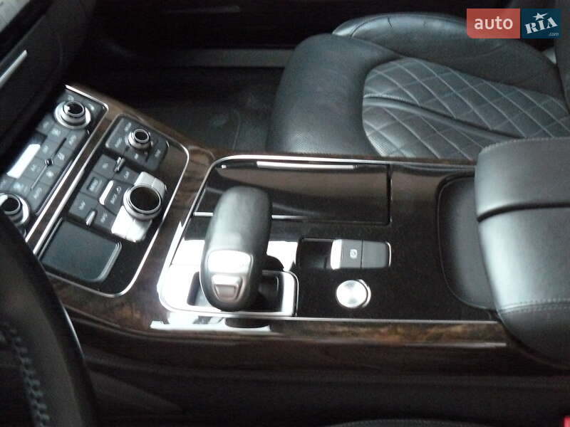 Седан Audi A8 2013 в Ивано-Франковске