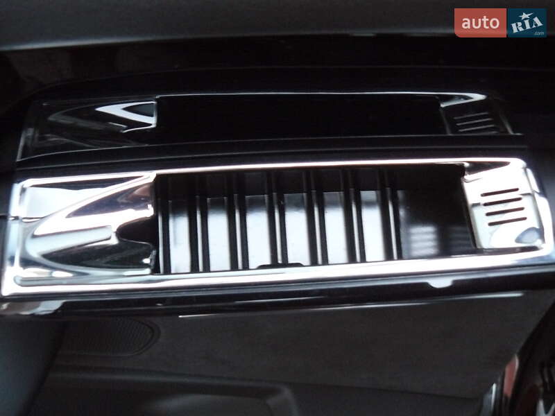 Седан Audi A8 2013 в Ивано-Франковске