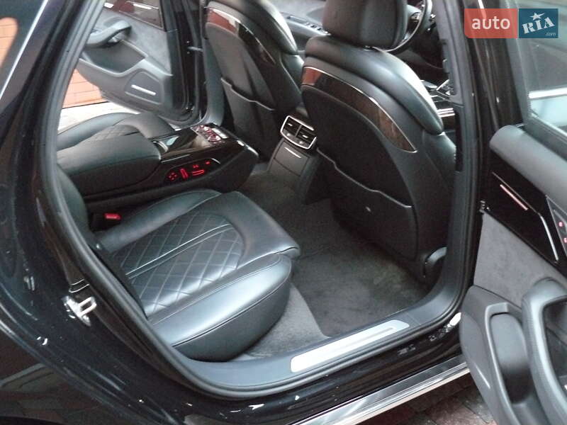 Седан Audi A8 2013 в Ивано-Франковске