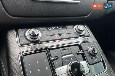 Седан Audi A8 2015 в 