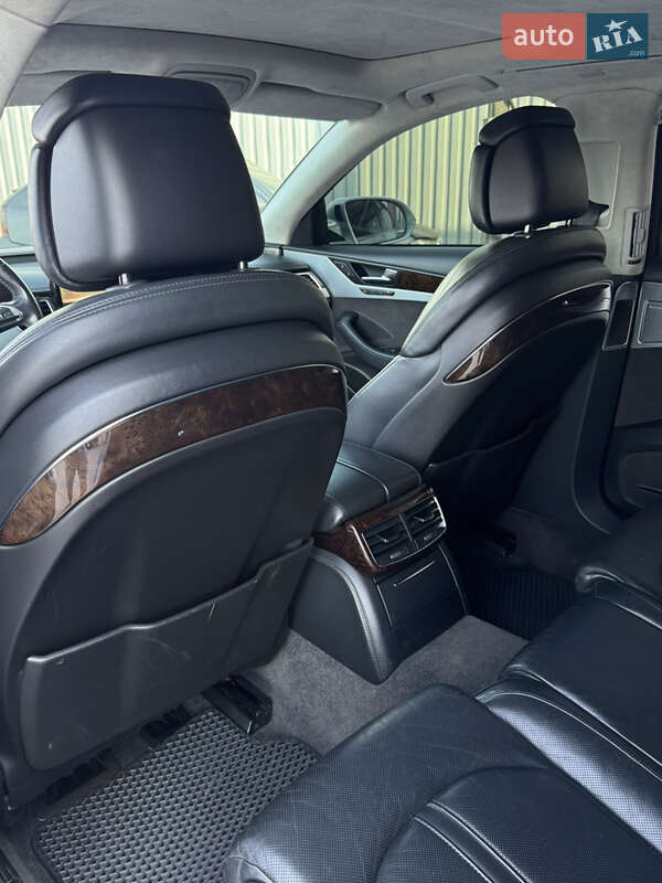 Седан Audi A8 2010 в Лубнах
