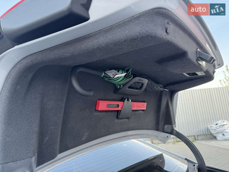 Седан Audi A8 2010 в Лубнах